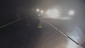 Snow park Paprsek - Lanovka - pohled nahoru - 15.12.2025 v 20:00 Snow park Paprsek - Lanovka - pohled nahoru - 15.12.2025 v 20:00