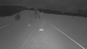 Snow park Paprsek - Lanovka - pohled nahoru - 4.1.2026 v 05:00 Snow park Paprsek - Lanovka - pohled nahoru - 4.1.2026 v 05:00