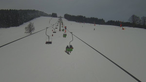 Snow park Paprsek - Lanovka - pohled nahoru - 4.1.2026 v 10:00 Snow park Paprsek - Lanovka - pohled nahoru - 4.1.2026 v 10:00