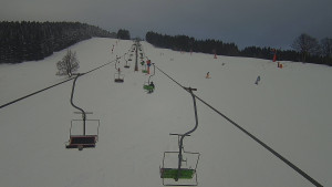 Snow park Paprsek - Lanovka - pohled nahoru - 4.1.2026 v 14:00 Snow park Paprsek - Lanovka - pohled nahoru - 4.1.2026 v 14:00