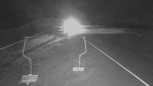 Snow park Paprsek - Lanovka - pohled nahoru - 4.1.2026 v 19:00 Snow park Paprsek - Lanovka - pohled nahoru - 4.1.2026 v 19:00