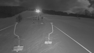 Snow park Paprsek - Lanovka - pohled nahoru - 4.1.2026 v 20:00 Snow park Paprsek - Lanovka - pohled nahoru - 4.1.2026 v 20:00