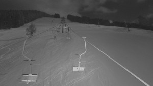 Snow park Paprsek - Lanovka - pohled nahoru - 4.1.2026 v 21:00 Snow park Paprsek - Lanovka - pohled nahoru - 4.1.2026 v 21:00