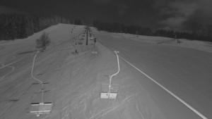 Snow park Paprsek - Lanovka - pohled nahoru - 4.1.2026 v 22:00 Snow park Paprsek - Lanovka - pohled nahoru - 4.1.2026 v 22:00
