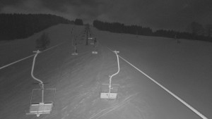 Snow park Paprsek - Lanovka - pohled nahoru - 4.1.2026 v 23:00 Snow park Paprsek - Lanovka - pohled nahoru - 4.1.2026 v 23:00