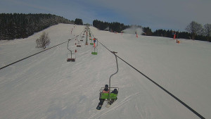 Snow park Paprsek - Lanovka - pohled nahoru - 5.1.2026 v 12:00 Snow park Paprsek - Lanovka - pohled nahoru - 5.1.2026 v 12:00