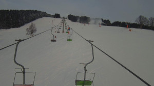 Snow park Paprsek - Lanovka - pohled nahoru - 5.1.2026 v 13:00 Snow park Paprsek - Lanovka - pohled nahoru - 5.1.2026 v 13:00