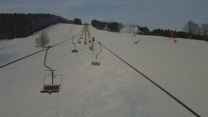 Snow park Paprsek - Lanovka - pohled nahoru - 5.1.2026 v 14:00 Snow park Paprsek - Lanovka - pohled nahoru - 5.1.2026 v 14:00