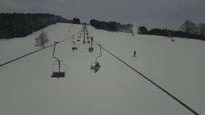Snow park Paprsek - Lanovka - pohled nahoru - 5.1.2026 v 15:00 Snow park Paprsek - Lanovka - pohled nahoru - 5.1.2026 v 15:00