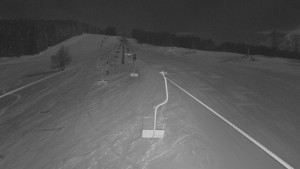 Snow park Paprsek - Lanovka - pohled nahoru - 5.1.2026 v 23:00 Snow park Paprsek - Lanovka - pohled nahoru - 5.1.2026 v 23:00