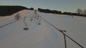 Snow park Paprsek - Lanovka - pohled nahoru - 22.1.2026 v 08:00 Snow park Paprsek - Lanovka - pohled nahoru - 22.1.2026 v 08:00