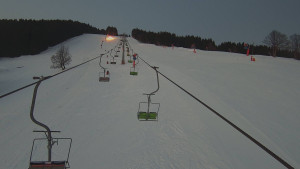 Snow park Paprsek - Lanovka - pohled nahoru - 22.1.2026 v 17:00 Snow park Paprsek - Lanovka - pohled nahoru - 22.1.2026 v 17:00