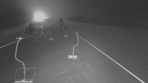 Snow park Paprsek - Lanovka - pohled nahoru - 22.1.2026 v 23:00 Snow park Paprsek - Lanovka - pohled nahoru - 22.1.2026 v 23:00