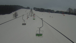 Snow park Paprsek - Lanovka - pohled nahoru - 2.2.2026 v 16:00 Snow park Paprsek - Lanovka - pohled nahoru - 2.2.2026 v 16:00