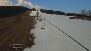 Snow park Paprsek - Lanovka - pohled nahoru - 4.3.2026 v 15:00 Snow park Paprsek - Lanovka - pohled nahoru - 4.3.2026 v 15:00