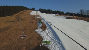 Snow park Paprsek - Lanovka - pohled nahoru - 11.3.2026 v 09:00 Snow park Paprsek - Lanovka - pohled nahoru - 11.3.2026 v 09:00