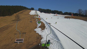 Snow park Paprsek - Lanovka - pohled nahoru - 11.3.2026 v 10:00 Snow park Paprsek - Lanovka - pohled nahoru - 11.3.2026 v 10:00