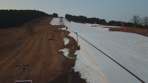 Snow park Paprsek - Lanovka - pohled nahoru - 11.3.2026 v 18:00 Snow park Paprsek - Lanovka - pohled nahoru - 11.3.2026 v 18:00