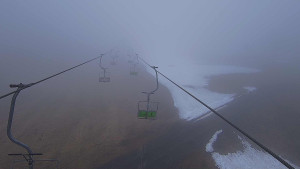 Snow park Paprsek - Lanovka - pohled nahoru - 4.4.2026 v 15:00 Snow park Paprsek - Lanovka - pohled nahoru - 4.4.2026 v 15:00