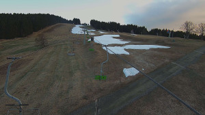 Snow park Paprsek - Lanovka - pohled nahoru - 8.4.2026 v 07:00 Snow park Paprsek - Lanovka - pohled nahoru - 8.4.2026 v 07:00