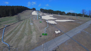Snow park Paprsek - Lanovka - pohled nahoru - 9.4.2026 v 15:00 Snow park Paprsek - Lanovka - pohled nahoru - 9.4.2026 v 15:00