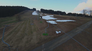 Snow park Paprsek - Lanovka - pohled nahoru - 9.4.2026 v 19:00 Snow park Paprsek - Lanovka - pohled nahoru - 9.4.2026 v 19:00
