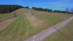 Snow park Paprsek - Lanovka - pohled nahoru - 3.5.2026 v 14:00 Snow park Paprsek - Lanovka - pohled nahoru - 3.5.2026 v 14:00