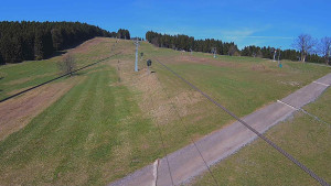 Snow park Paprsek - Lanovka - pohled nahoru - 3.5.2026 v 15:00 Snow park Paprsek - Lanovka - pohled nahoru - 3.5.2026 v 15:00