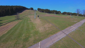 Snow park Paprsek - Lanovka - pohled nahoru - 3.5.2026 v 16:00 Snow park Paprsek - Lanovka - pohled nahoru - 3.5.2026 v 16:00