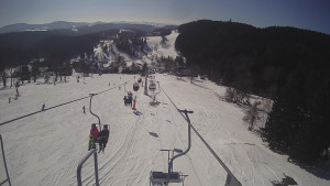 Snow park Paprsek - Lanovka - pohled dolů - 1.3.2023 v 11:11