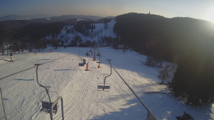 Snow park Paprsek - Lanovka - pohled dolů - 1.3.2023 v 16:23