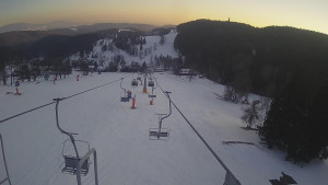 Snow park Paprsek - Lanovka - pohled dolů - 1.3.2023 v 17:03