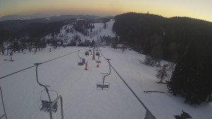 Snow park Paprsek - Lanovka - pohled dolů - 1.3.2023 v 17:18