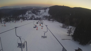Snow park Paprsek - Lanovka - pohled dolů - 1.3.2023 v 17:23