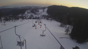 Snow park Paprsek - Lanovka - pohled dolů - 1.3.2023 v 17:38