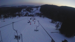 Snow park Paprsek - Lanovka - pohled dolů - 1.3.2023 v 18:03
