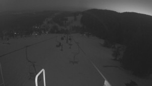 Snow park Paprsek - Lanovka - pohled dolů - 1.3.2023 v 18:23