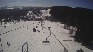 Snow park Paprsek - Lanovka - pohled dolů - 2.3.2023 v 10:48