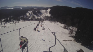 Snow park Paprsek - Lanovka - pohled dolů - 2.3.2023 v 11:08