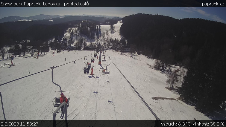 Snow park Paprsek - Lanovka - pohled dolů - 2.3.2023 v 11:58