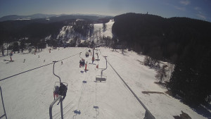 Snow park Paprsek - Lanovka - pohled dolů - 2.3.2023 v 12:33