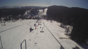 Snow park Paprsek - Lanovka - pohled dolů - 2.3.2023 v 13:13