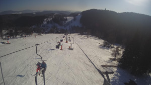 Snow park Paprsek - Lanovka - pohled dolů - 2.3.2023 v 15:18