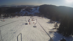 Snow park Paprsek - Lanovka - pohled dolů - 2.3.2023 v 15:38