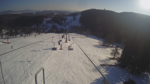 Snow park Paprsek - Lanovka - pohled dolů - 2.3.2023 v 15:53