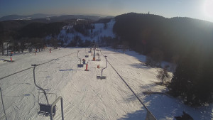 Snow park Paprsek - Lanovka - pohled dolů - 2.3.2023 v 16:03