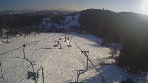 Snow park Paprsek - Lanovka - pohled dolů - 2.3.2023 v 16:08
