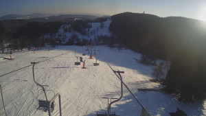 Snow park Paprsek - Lanovka - pohled dolů - 2.3.2023 v 16:23