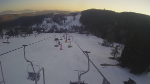 Snow park Paprsek - Lanovka - pohled dolů - 2.3.2023 v 16:53
