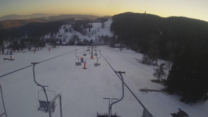 Snow park Paprsek - Lanovka - pohled dolů - 2.3.2023 v 17:03